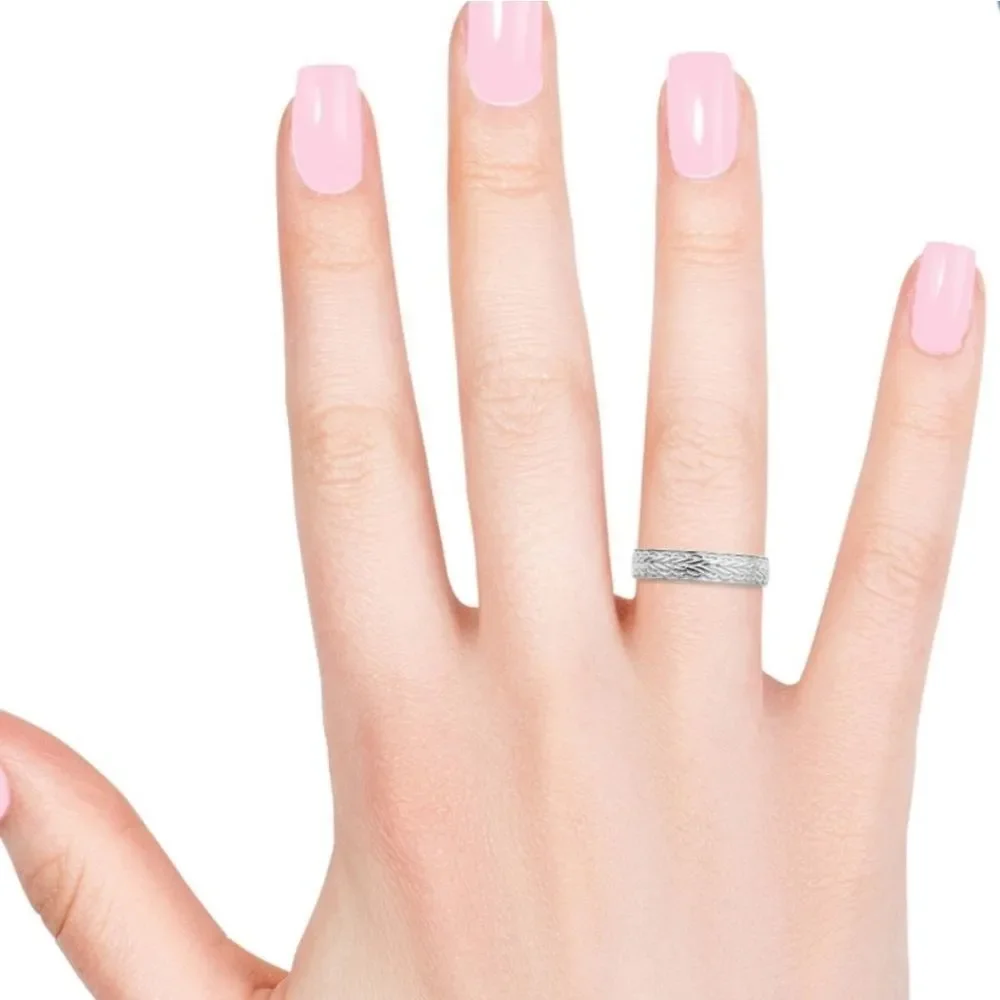 Sterling Silver Ring Size 6‎